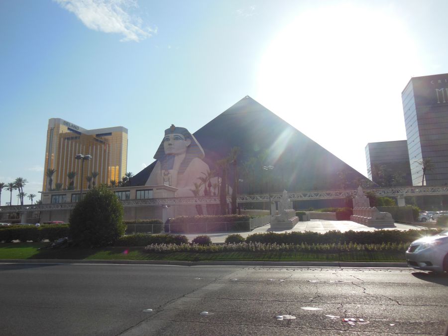 Luxor Pyramide et Sphinx