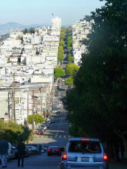 Rue en pente San Francisco