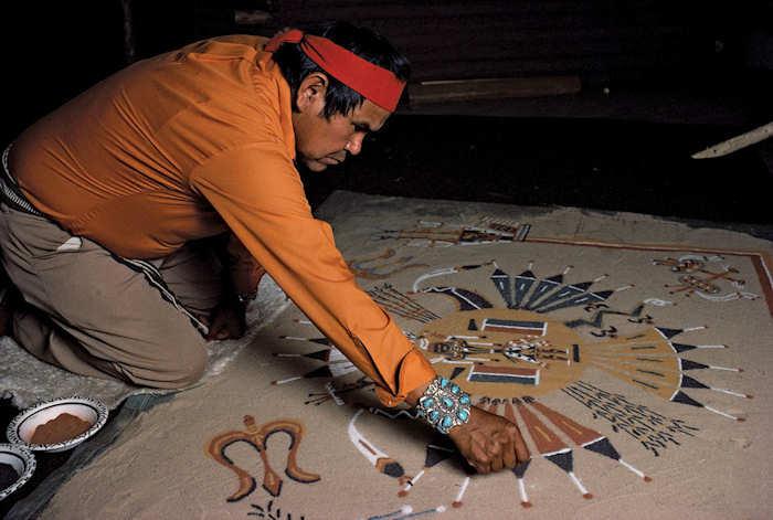 Trois peintures de sable Navajos. Les Yeis. - Peinture aborigène