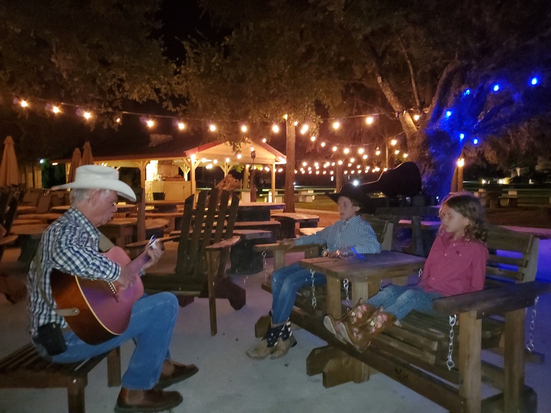 S'mores, guitare et chant