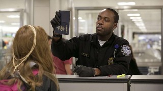 Les touristes obligés de fournir leurs profils réseaux sociaux ?