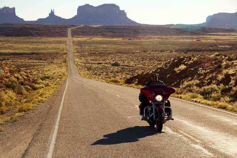 Moto Monument Valley