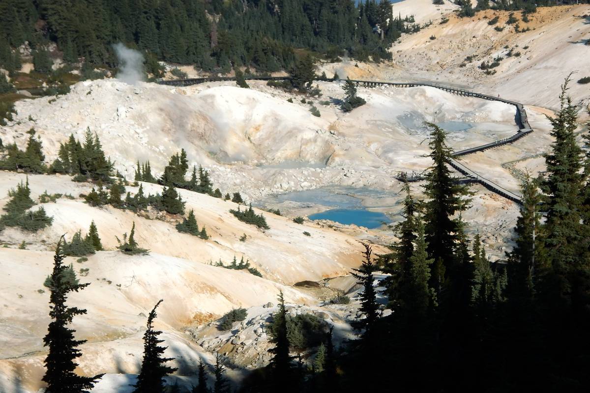Bumpass Hell trail