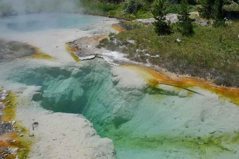 Bluebell Pool et Seismograph Pool
