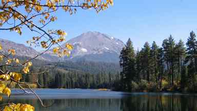 Manzanita Lake trail