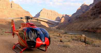 峡谷边缘直升飞机和游船之旅