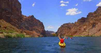 Kayak sur le fleuve Colorado