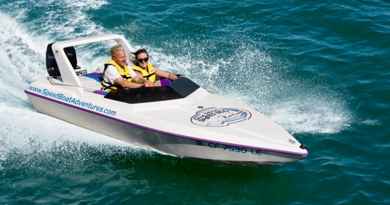 Conduite de speed boat dans la baie de San Diego