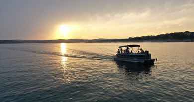 Excursion en bateau au coucher du soleil sur le lac Tr