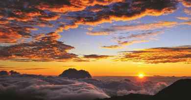 Sommet du volcan Haleakala au lever du soleil - Maui