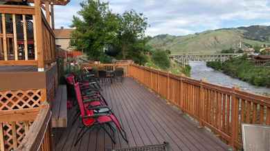 Yellowstone Riverside Cottages