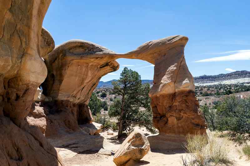 Metate Arch